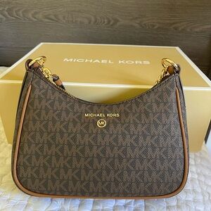 Jet Set Charm Small Logo Pochette